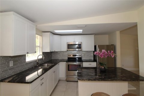 House in Sarasota, Florida 3 bedrooms, 102.38 sq.m. № 1904357 - photo 10