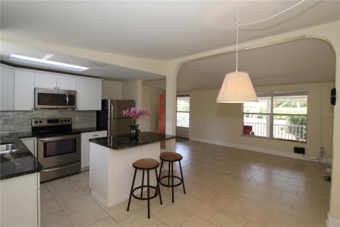 House in Sarasota, Florida 3 bedrooms, 102.38 sq.m. № 1904357 - photo 8