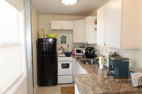 House in Sarasota, Florida 3 bedrooms, 102.38 sq.m. № 1904357 - photo 25