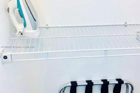 Снять в аренду кондоминиум в Майами, Флорида 1 спальня, 62.43м2, № 1947690 - фото 7