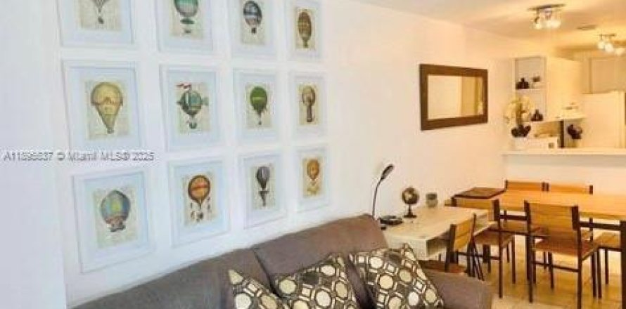 Кондоминиум с 1 спальней в Майами, Флорида № 1947690