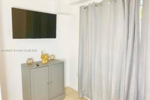 Снять в аренду кондоминиум в Майами, Флорида 1 спальня, 62.43м2, № 1947690 - фото 14