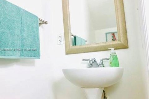 Снять в аренду кондоминиум в Майами, Флорида 1 спальня, 62.43м2, № 1947690 - фото 12