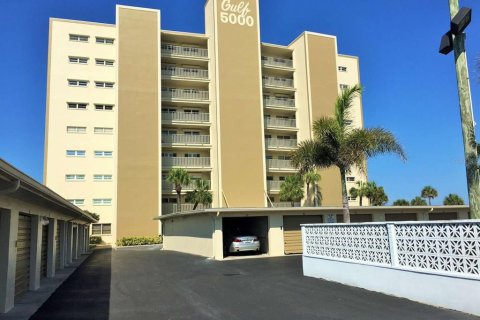 Condo in Saint Petersburg, Florida, 2 bedrooms № 2239795 - photo 23
