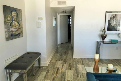 Condo in Saint Petersburg, Florida, 2 bedrooms № 2239795 - photo 13