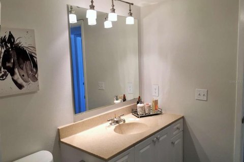Condo in Saint Petersburg, Florida, 2 bedrooms № 2239795 - photo 21