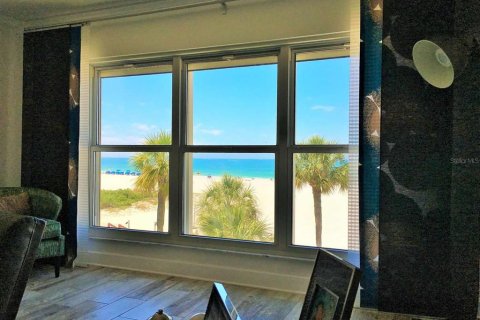 Condo in Saint Petersburg, Florida, 2 bedrooms № 2239795 - photo 10