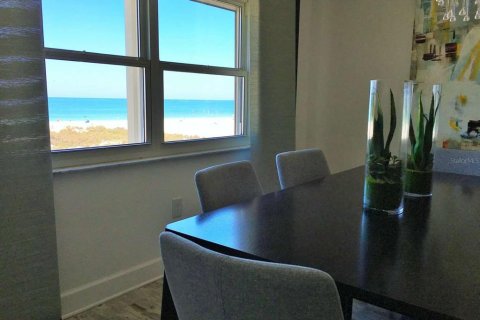 Condo in Saint Petersburg, Florida, 2 bedrooms № 2239795 - photo 11