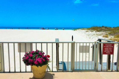 Condo in Saint Petersburg, Florida, 2 bedrooms № 2239795 - photo 22