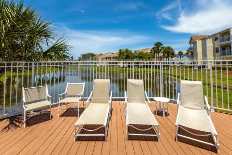 Condo in Indialantic, Florida, 1 bedroom № 2247132 - photo 23