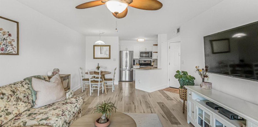 Condo in Indialantic, Florida, 1 bedroom № 2247132