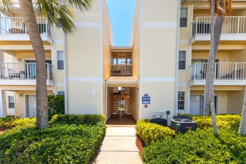 Condo in Indialantic, Florida, 1 bedroom № 2247132 - photo 27