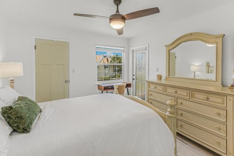 Condo in Indialantic, Florida, 1 bedroom № 2247132 - photo 13