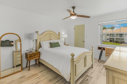 Condo in Indialantic, Florida, 1 bedroom № 2247132 - photo 12
