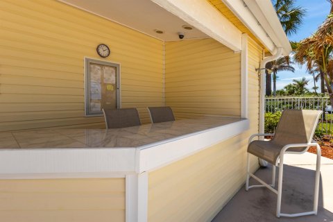 Condo in Indialantic, Florida, 1 bedroom № 2247132 - photo 24