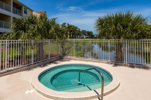 Condo in Indialantic, Florida, 1 bedroom № 2247132 - photo 19