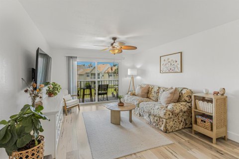 Condo in Indialantic, Florida, 1 bedroom № 2247132 - photo 6