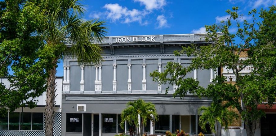 Commercial property in Bradenton, Florida № 2117105