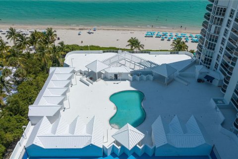 Condo in Sunny Isles Beach, Florida, 2 bedrooms  № 2010320 - photo 19