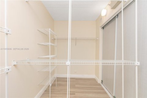 Condo in Sunny Isles Beach, Florida, 2 bedrooms  № 2010320 - photo 8