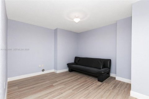 Condo in Sunny Isles Beach, Florida, 2 bedrooms  № 2010320 - photo 3