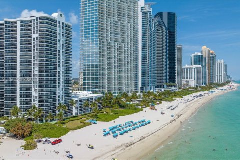 Condo in Sunny Isles Beach, Florida, 2 bedrooms  № 2010320 - photo 20