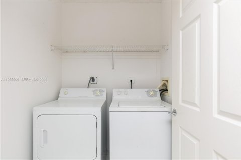 Condo in Sunny Isles Beach, Florida, 2 bedrooms  № 2010320 - photo 2