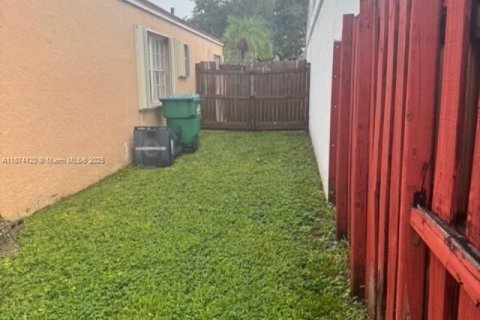 House in Miami, Florida 3 bedrooms, 131.64 sq.m. № 1926189 - photo 19