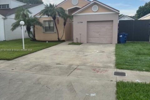 House in Miami, Florida 3 bedrooms, 131.64 sq.m. № 1926189 - photo 3