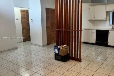 House in Miami, Florida 3 bedrooms, 131.64 sq.m. № 1926189 - photo 8