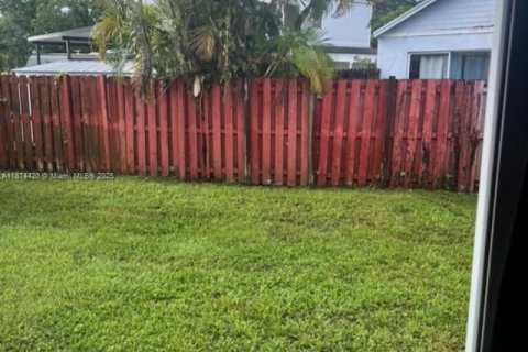 House in Miami, Florida 3 bedrooms, 131.64 sq.m. № 1926189 - photo 21