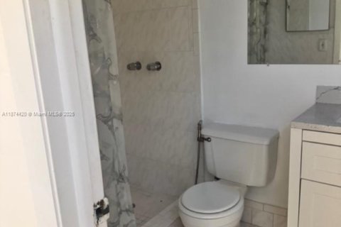 House in Miami, Florida 3 bedrooms, 131.64 sq.m. № 1926189 - photo 9
