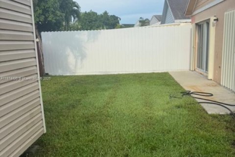 House in Miami, Florida 3 bedrooms, 131.64 sq.m. № 1926189 - photo 18