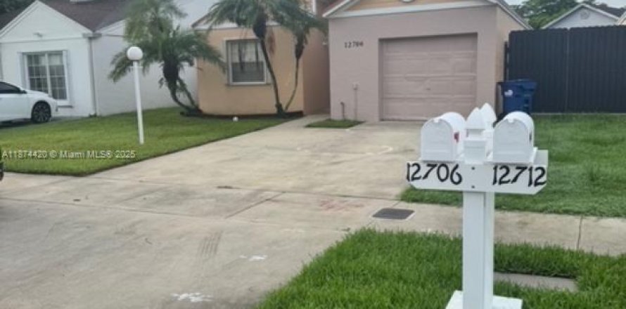 House in Miami, Florida 3 bedrooms, 131.64 sq.m. № 1926189