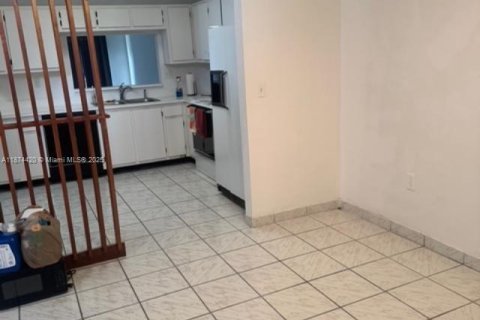 House in Miami, Florida 3 bedrooms, 131.64 sq.m. № 1926189 - photo 5