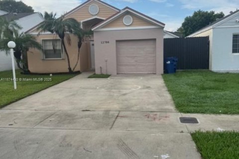 House in Miami, Florida 3 bedrooms, 131.64 sq.m. № 1926189 - photo 2