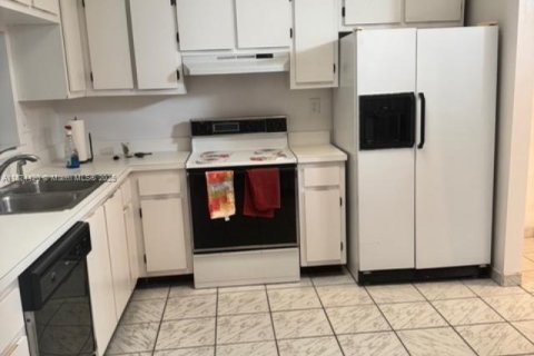 House in Miami, Florida 3 bedrooms, 131.64 sq.m. № 1926189 - photo 7