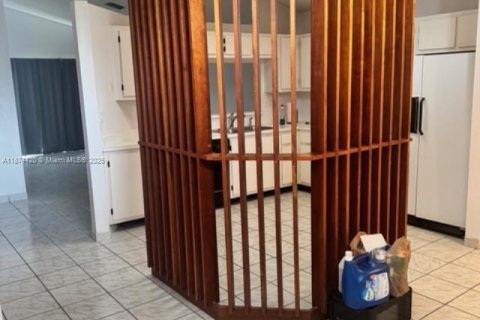 House in Miami, Florida 3 bedrooms, 131.64 sq.m. № 1926189 - photo 6