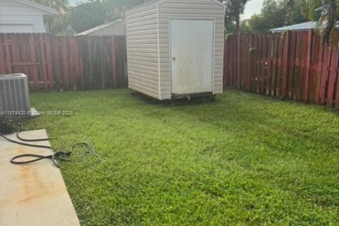 House in Miami, Florida 3 bedrooms, 131.64 sq.m. № 1926189 - photo 15