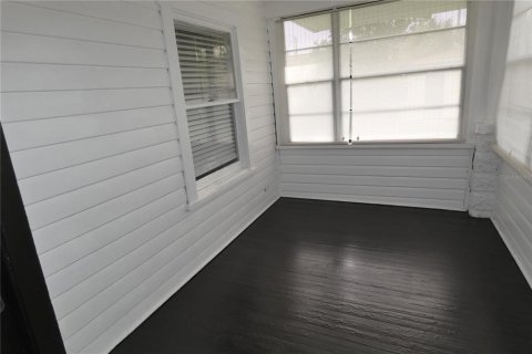 House in Saint Petersburg, Florida 2 bedrooms, 101.45 sq.m. № 1905103 - photo 4