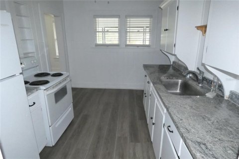 House in Saint Petersburg, Florida 2 bedrooms, 101.45 sq.m. № 1905103 - photo 7