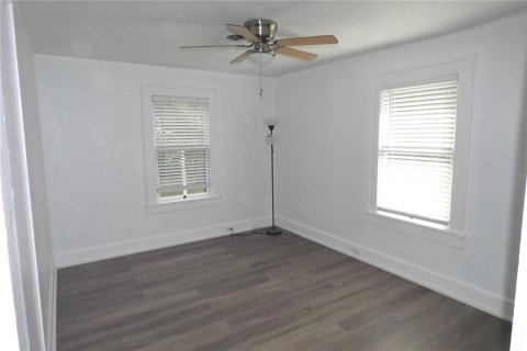 House in Saint Petersburg, Florida 2 bedrooms, 101.45 sq.m. № 1905103 - photo 12
