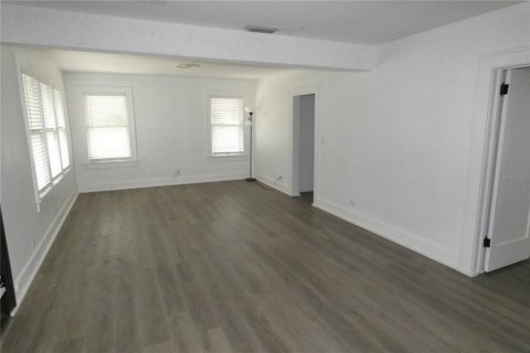 House in Saint Petersburg, Florida 2 bedrooms, 101.45 sq.m. № 1905103 - photo 6