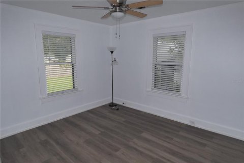 House in Saint Petersburg, Florida 2 bedrooms, 101.45 sq.m. № 1905103 - photo 10