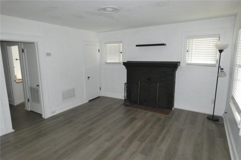 House in Saint Petersburg, Florida 2 bedrooms, 101.45 sq.m. № 1905103 - photo 5