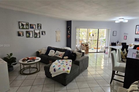 Condominio en venta en Plantation, Florida, 2 dormitorios, 104.05 m2 № 1955768 - foto 3