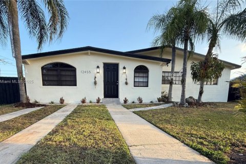 House in Miami, Florida 4 bedrooms, 136.66 sq.m. № 2021104