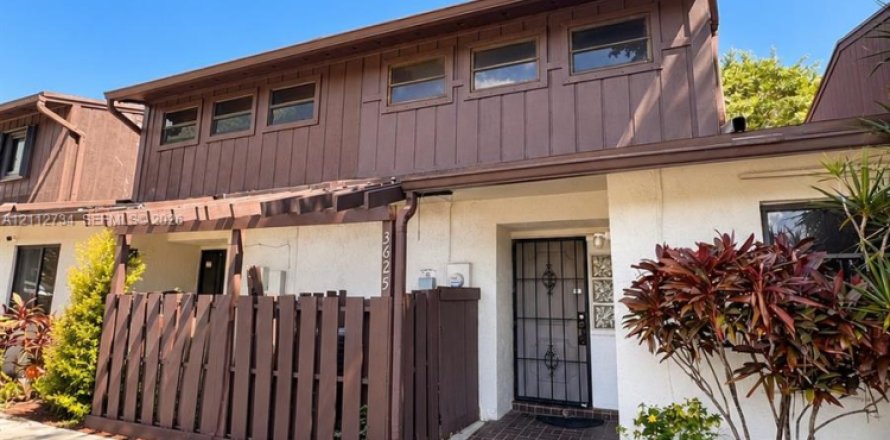 Adosado en Miramar, Florida 3 dormitorios, 96.62 m2 № 2436283