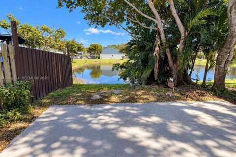 Adosado en venta en Miramar, Florida, 3 dormitorios, 96.62 m2 № 2436283 - foto 3
