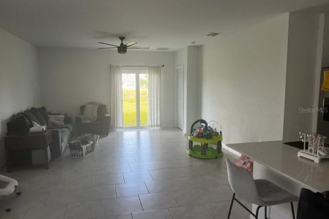 Villa ou maison à vendre à Lehigh Acres, Floride: 5 chambres, 221.57 m2 № 2321158 - photo 2